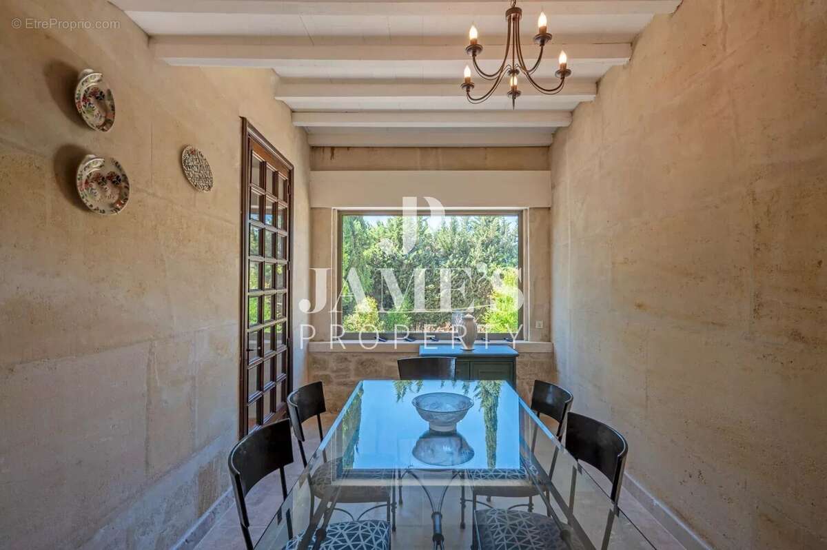 Maison à FONTVIEILLE