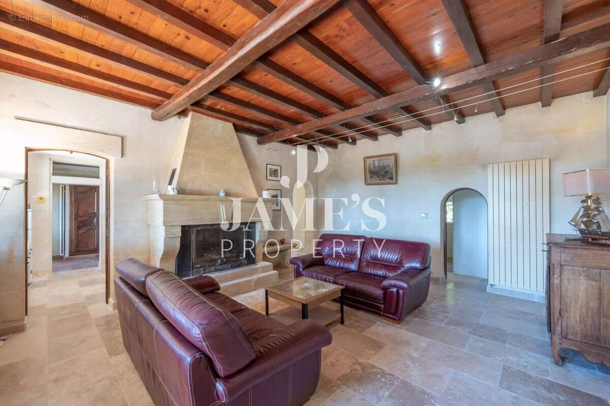 Maison à FONTVIEILLE