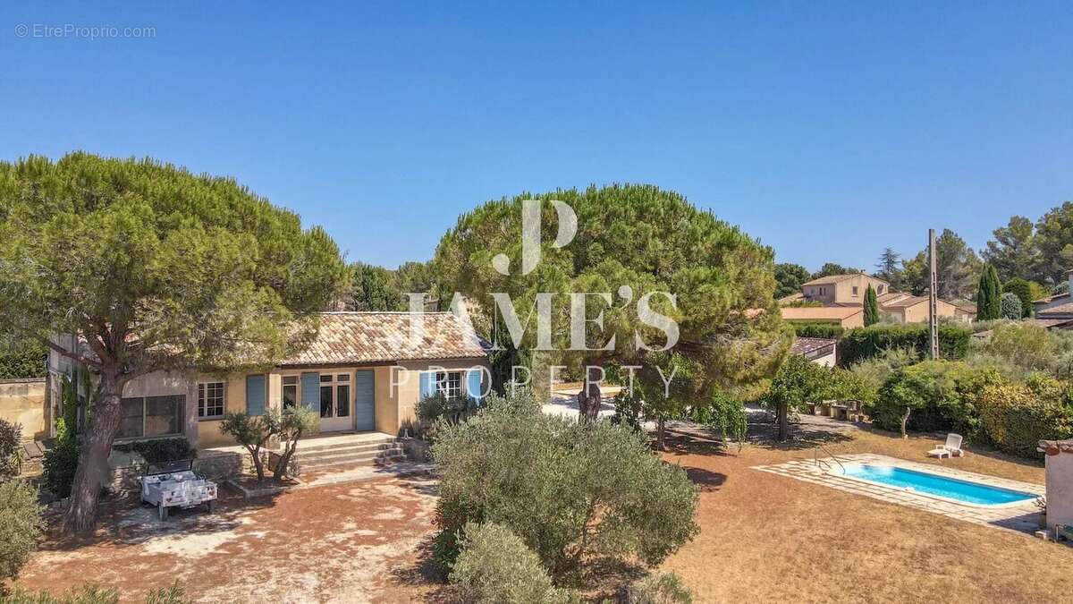 Maison à FONTVIEILLE