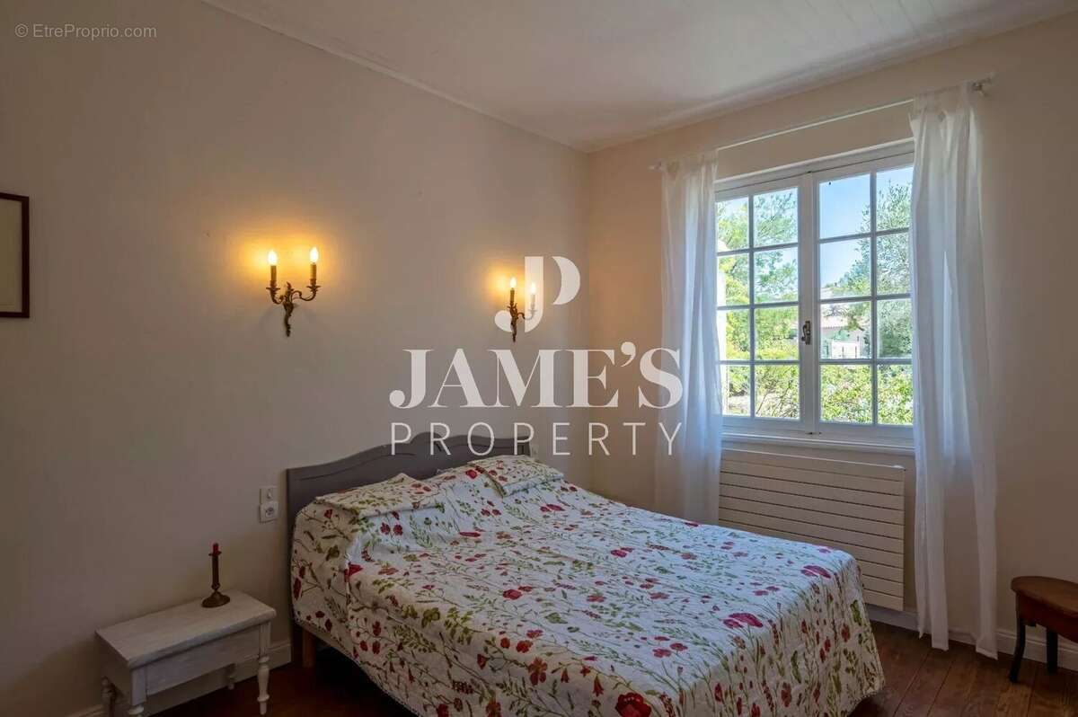 Maison à FONTVIEILLE