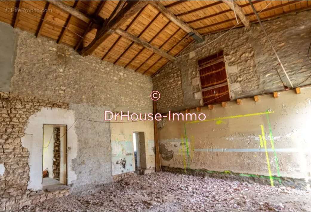 Autre à PORT-D'ENVAUX