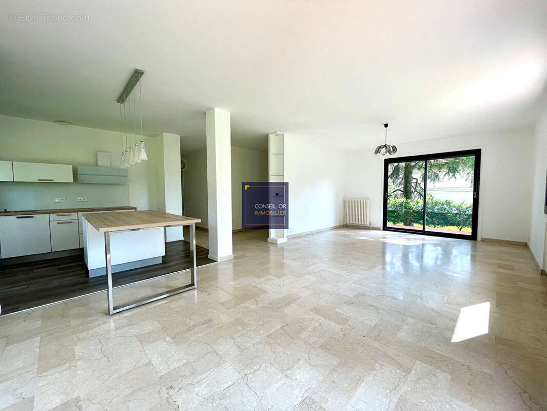 Maison à SAINT-GENIS-LAVAL