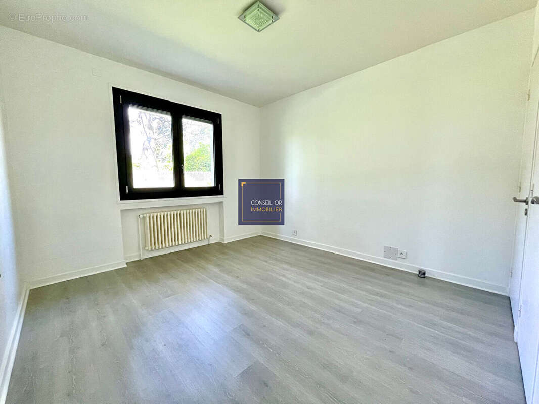 Maison à SAINT-GENIS-LAVAL