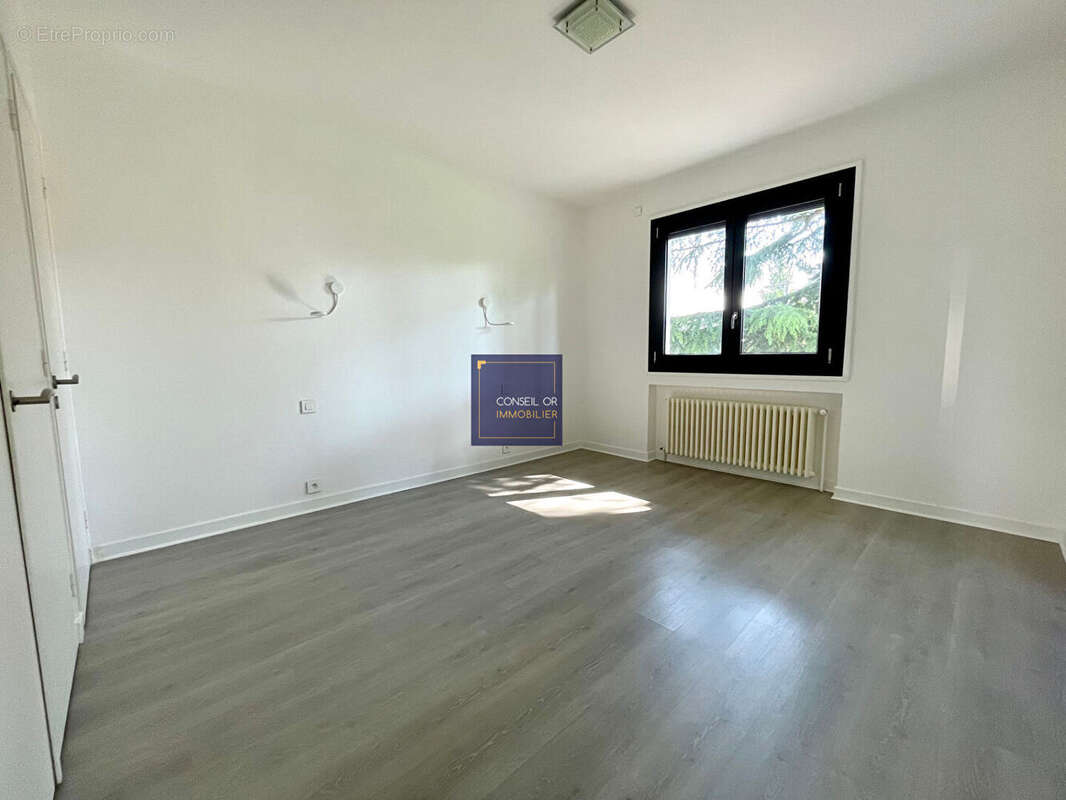 Maison à SAINT-GENIS-LAVAL