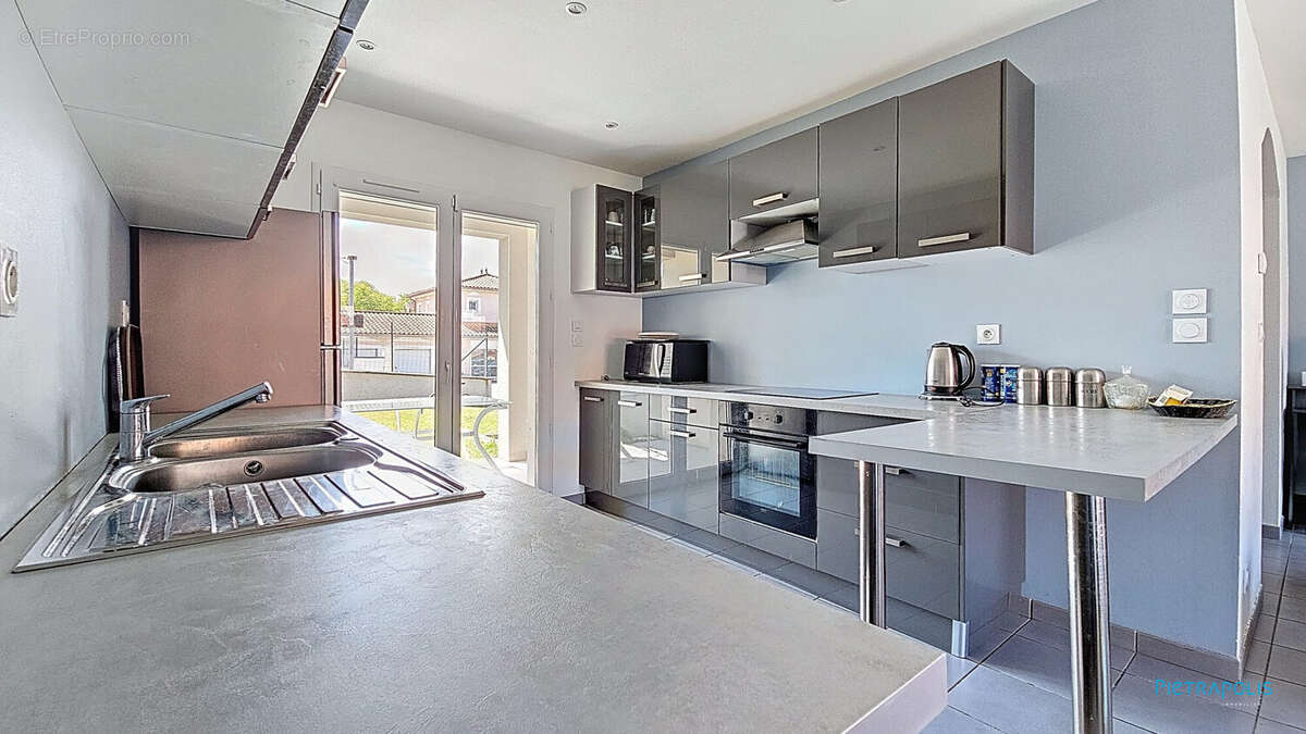 Maison à SALAISE-SUR-SANNE