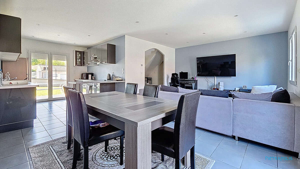 Maison à SALAISE-SUR-SANNE