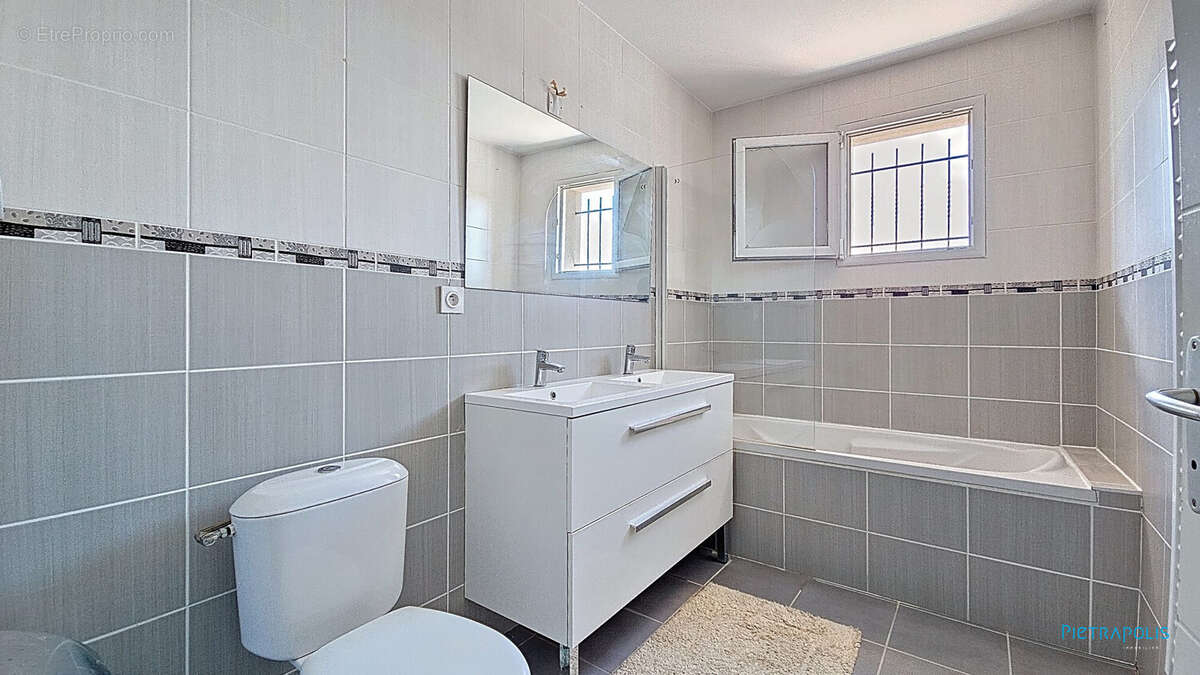 Maison à SALAISE-SUR-SANNE