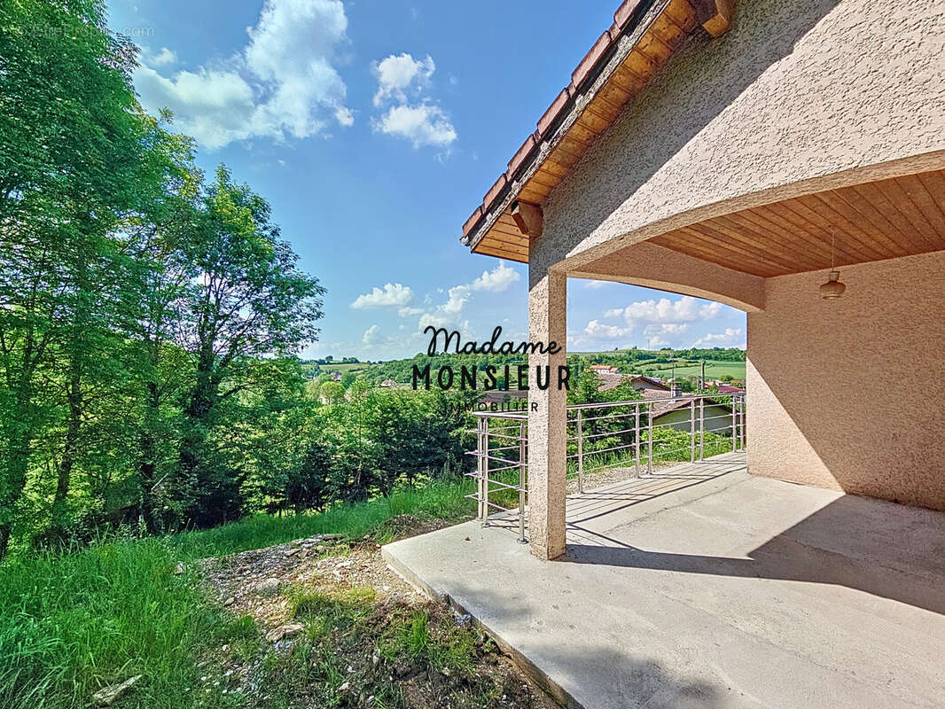 Maison à ANNOISIN-CHATELANS