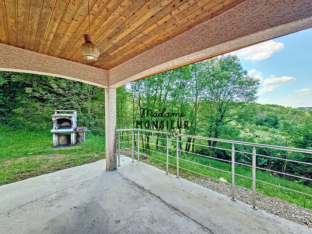 Maison à ANNOISIN-CHATELANS