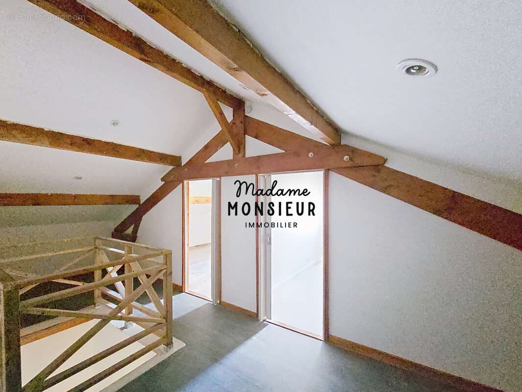 Maison à ANNOISIN-CHATELANS