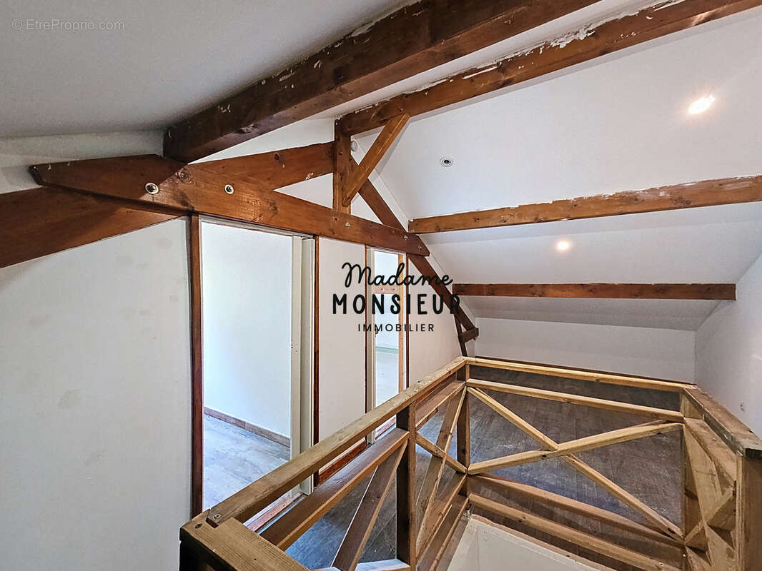 Maison à ANNOISIN-CHATELANS