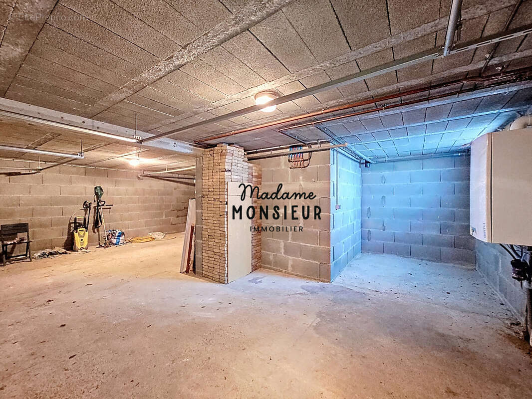 Maison à ANNOISIN-CHATELANS