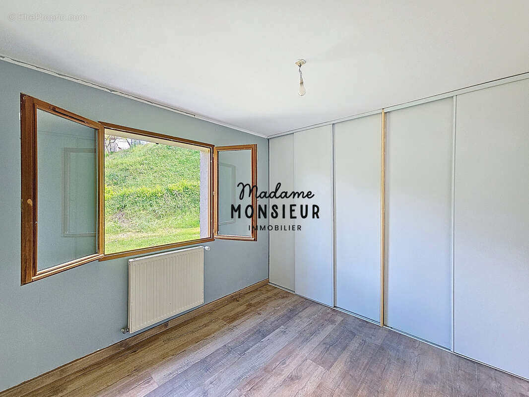 Maison à ANNOISIN-CHATELANS