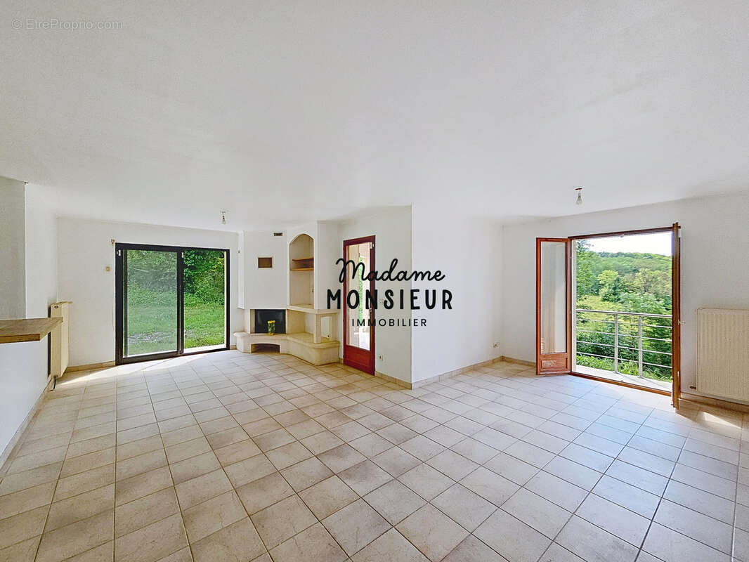 Maison à ANNOISIN-CHATELANS