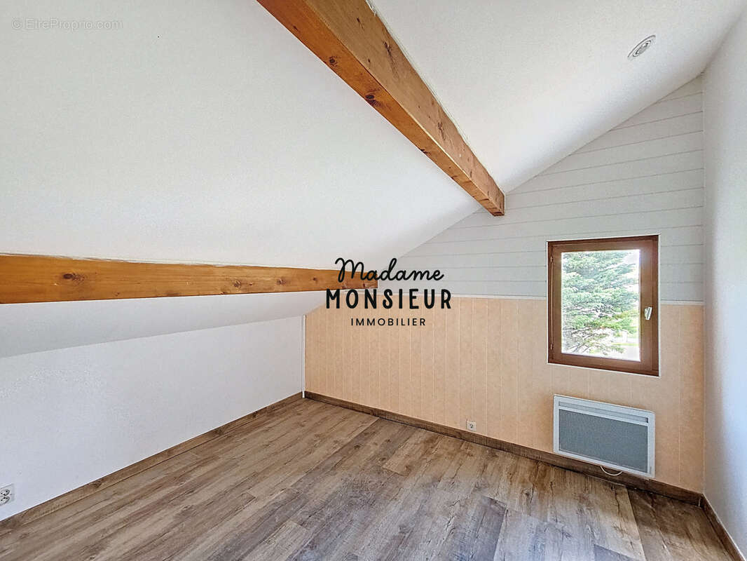 Maison à ANNOISIN-CHATELANS