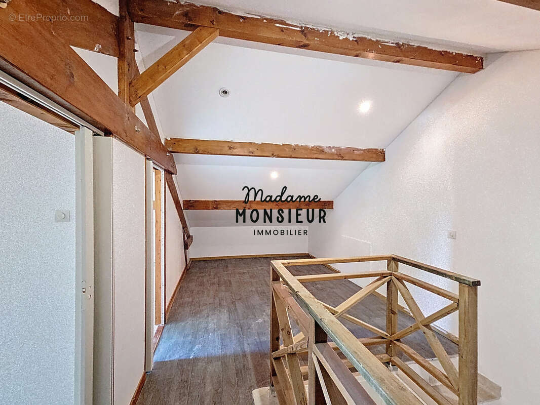 Maison à ANNOISIN-CHATELANS