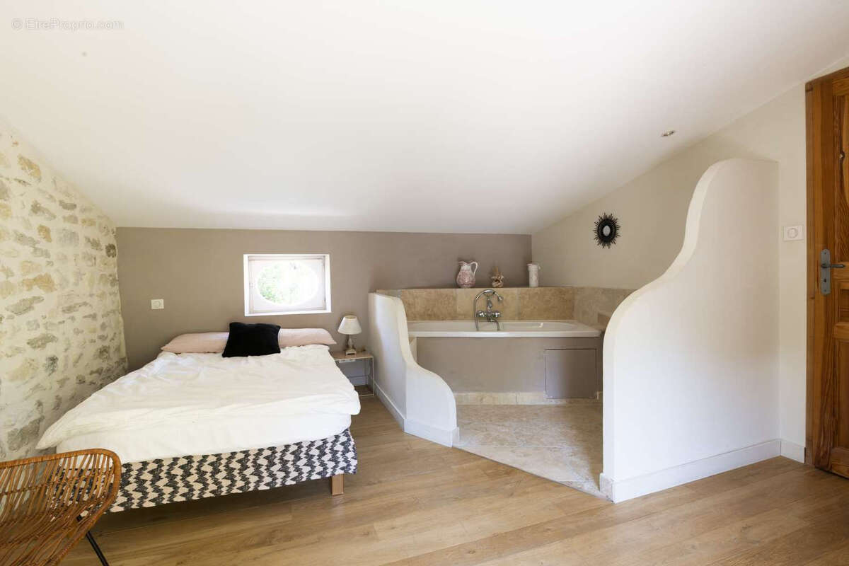 Maison à MONTSEGUR-SUR-LAUZON