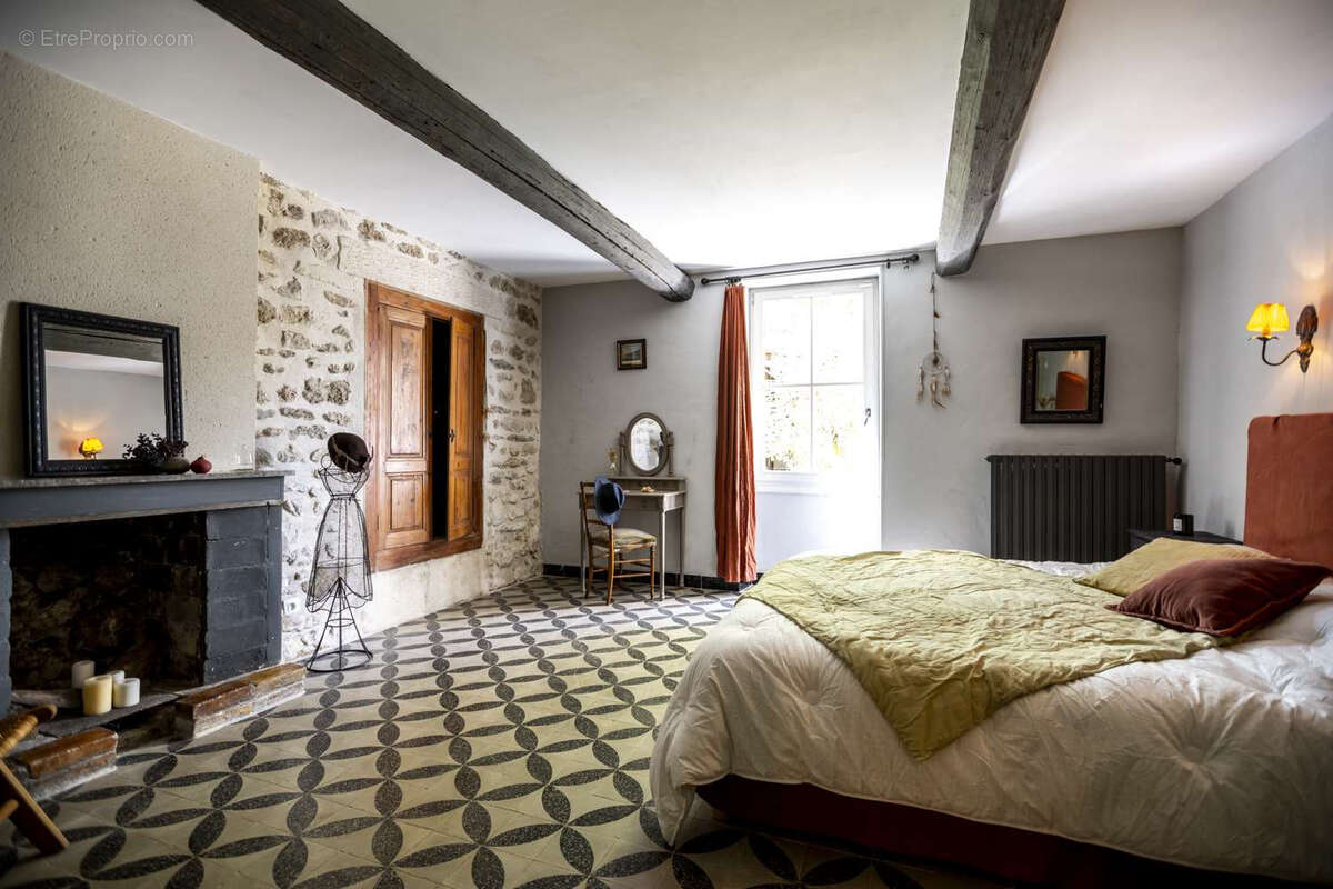 Maison à MONTSEGUR-SUR-LAUZON