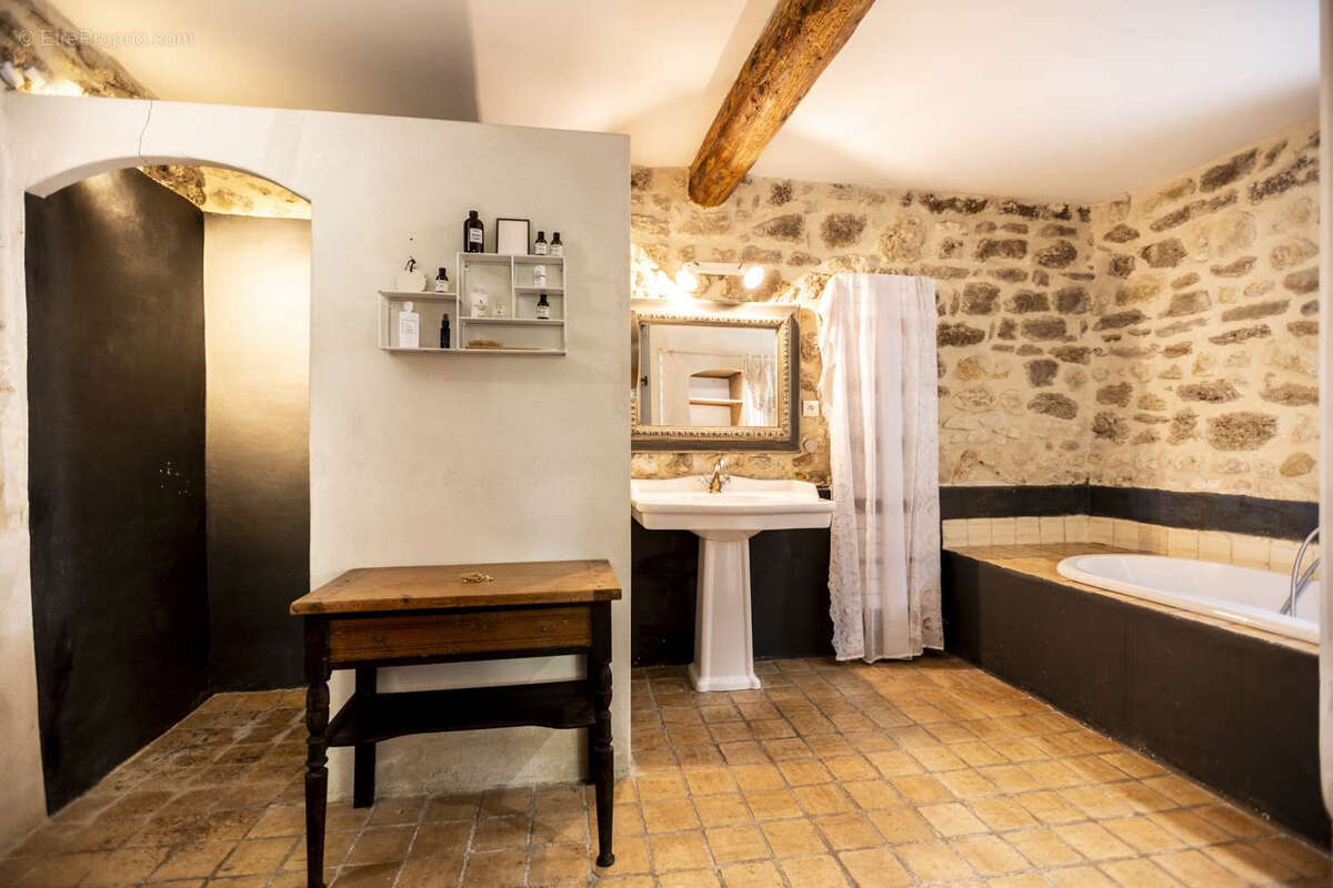 Maison à MONTSEGUR-SUR-LAUZON