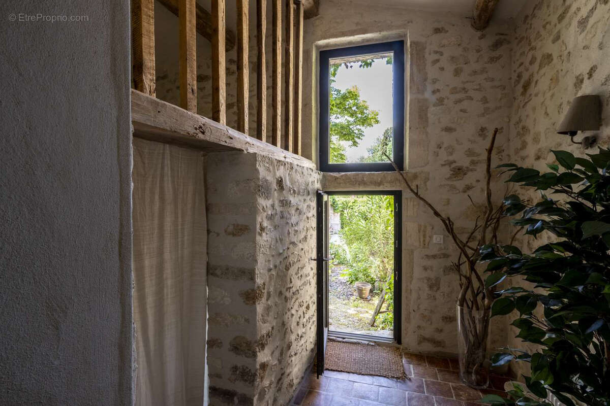 Maison à MONTSEGUR-SUR-LAUZON