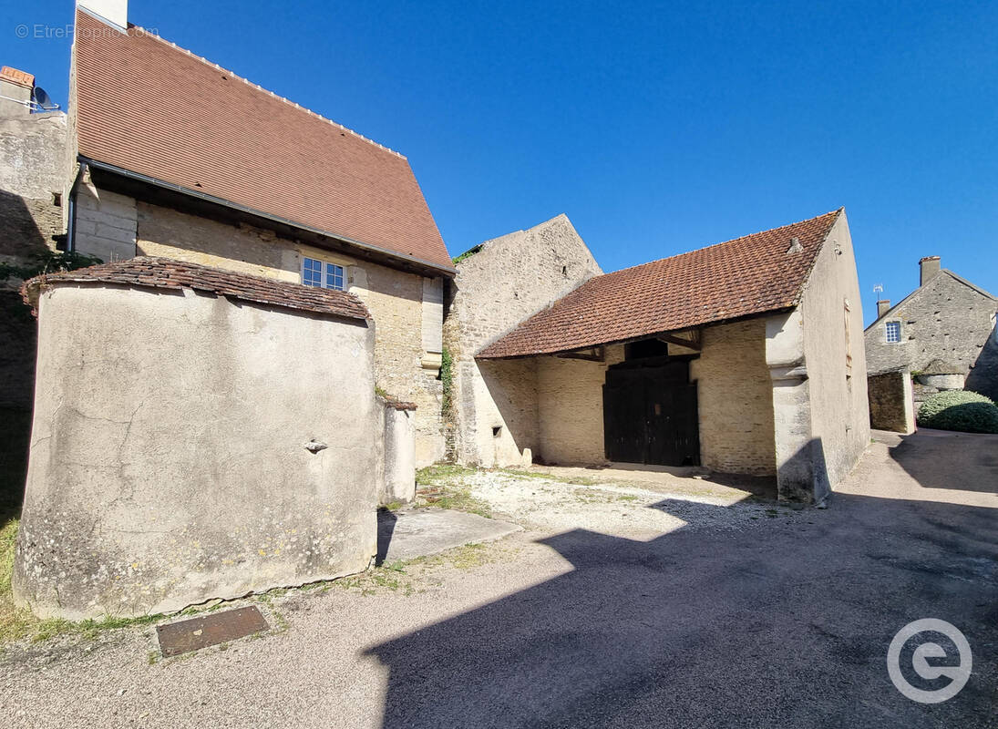 Parking à ANNAY-LA-COTE