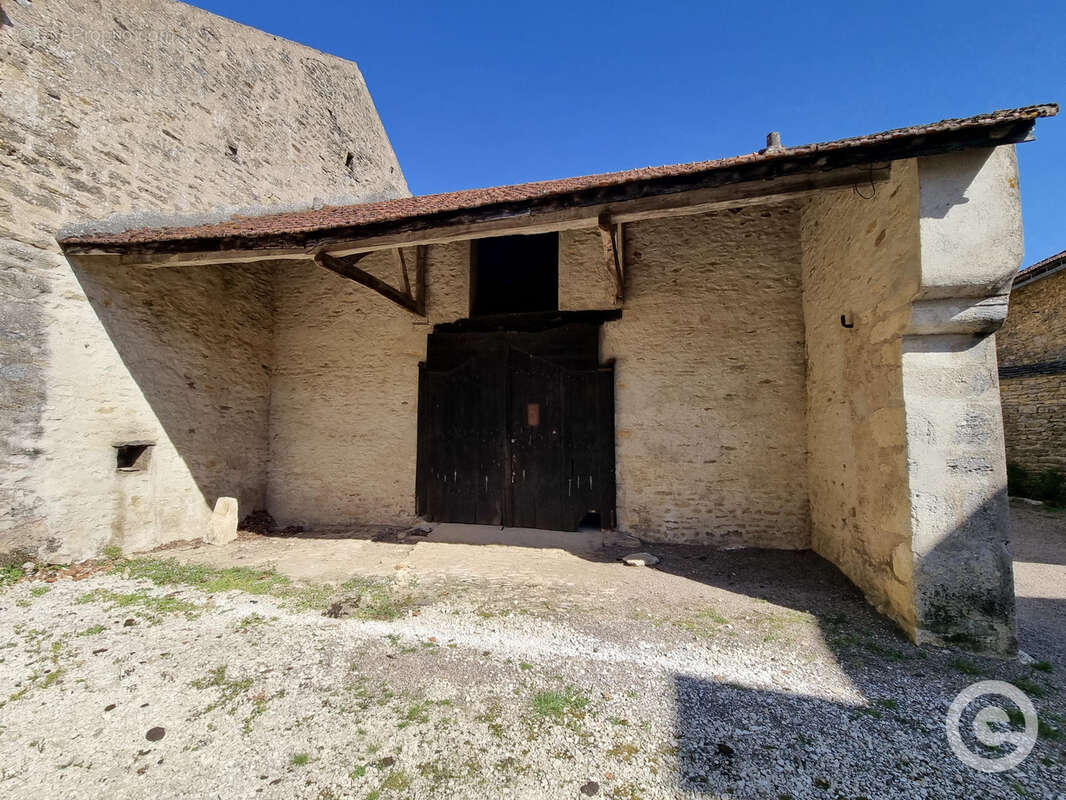 Parking à ANNAY-LA-COTE
