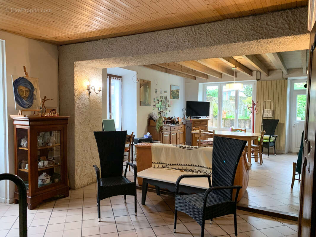 Maison à BEAUCROISSANT