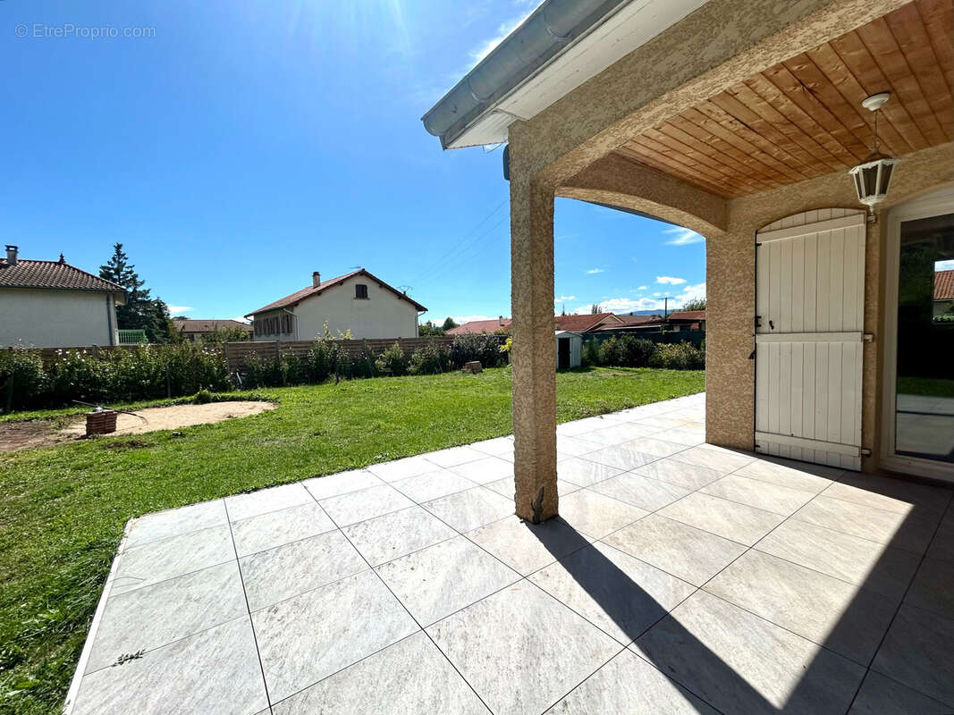 Maison à SURY-LE-COMTAL