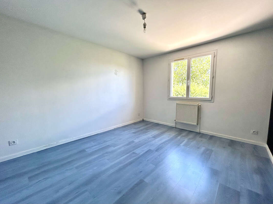 Maison à SURY-LE-COMTAL