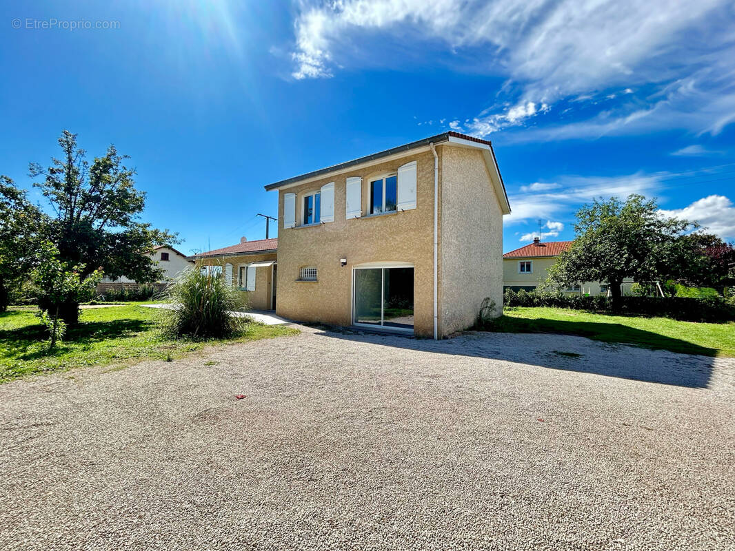 Maison à SURY-LE-COMTAL