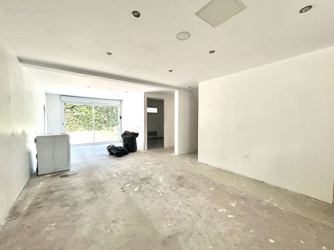 Maison à SURY-LE-COMTAL