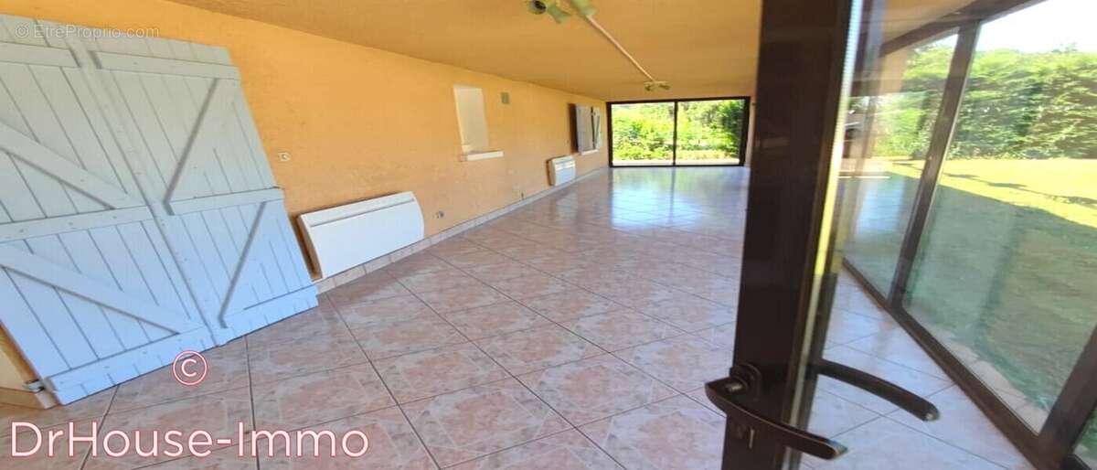 Maison à SAINT-JEAN-DE-BOURNAY