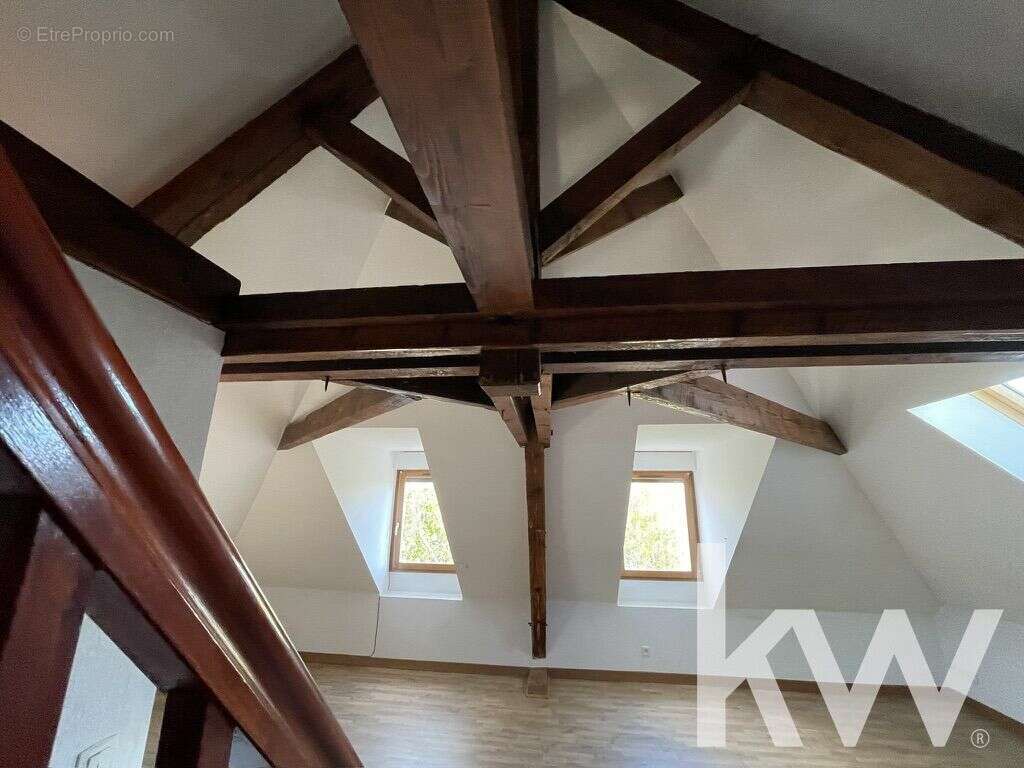 Appartement à BELLENAVES