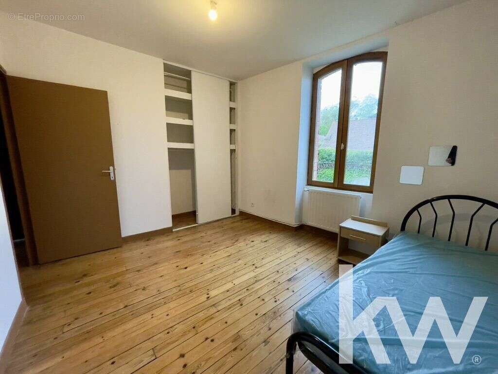 Appartement à BELLENAVES