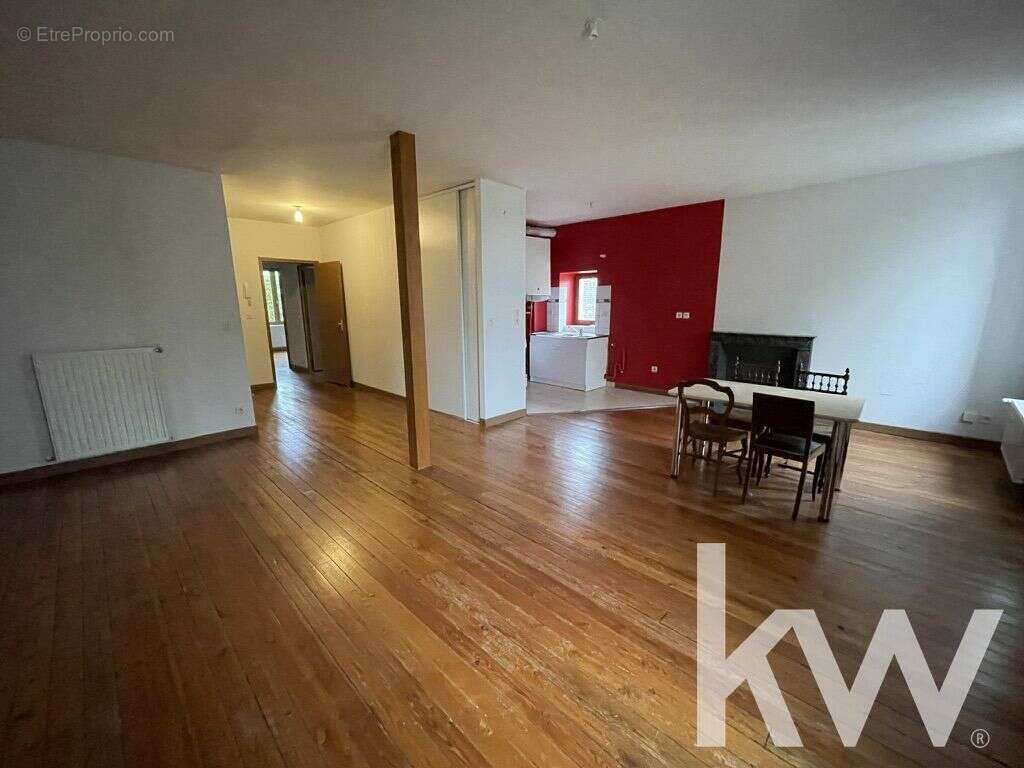 Appartement à BELLENAVES