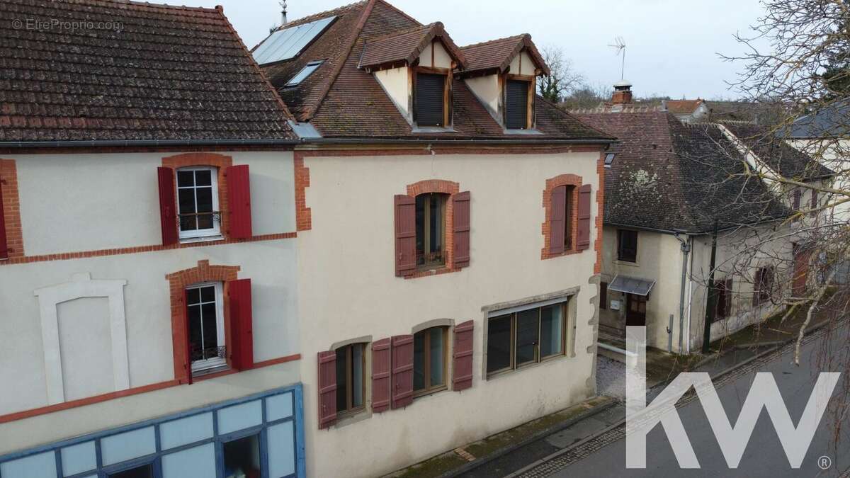 Appartement à BELLENAVES