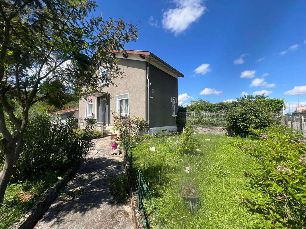 Maison à PONT-DE-CHERUY