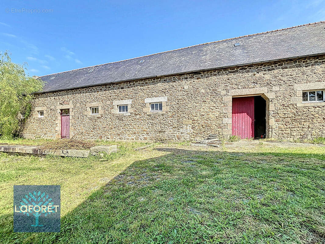 Maison à LOUVIGNE-DU-DESERT