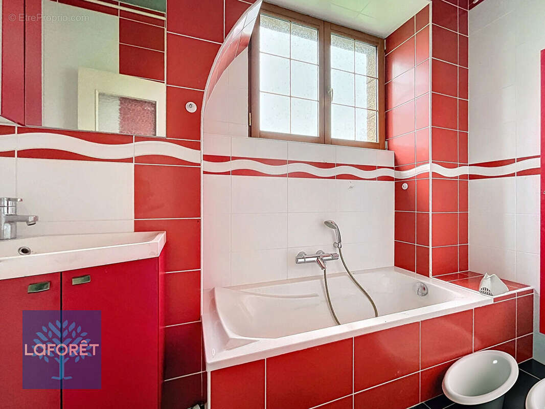 Maison à LOUVIGNE-DU-DESERT