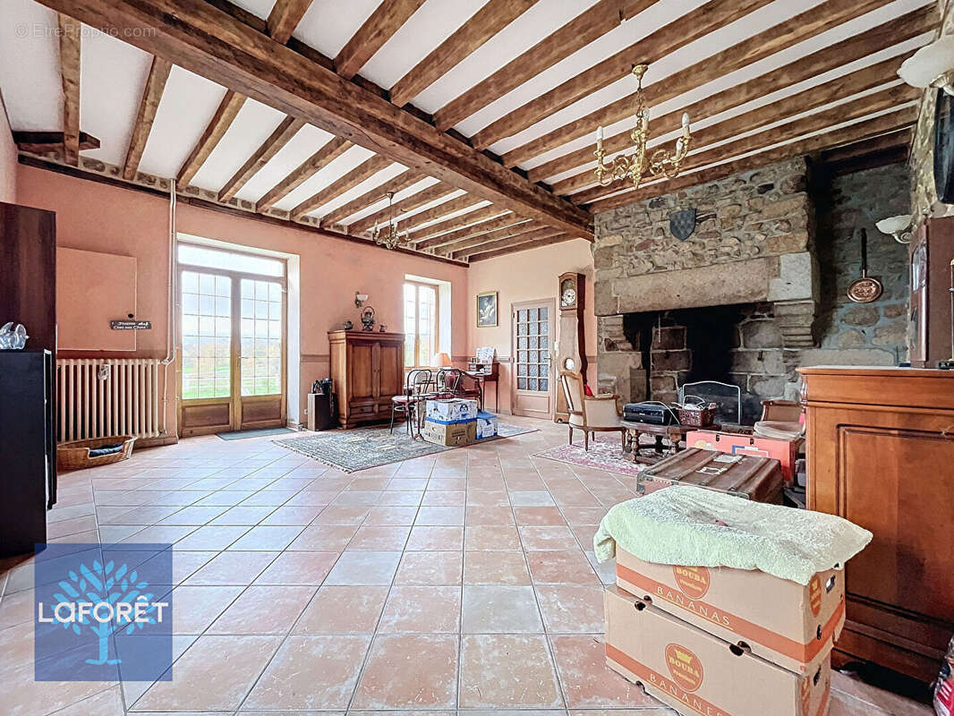 Maison à LOUVIGNE-DU-DESERT