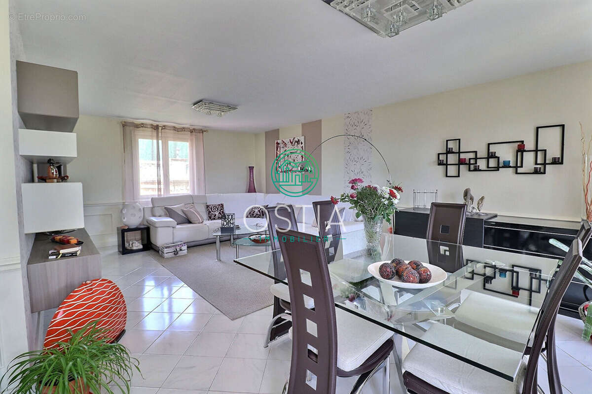 Maison à SAINT-MARTIN-LA-PLAINE