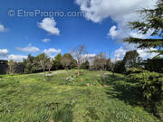 Terrain à SAINT-LAURENT-DE-LA-PREE