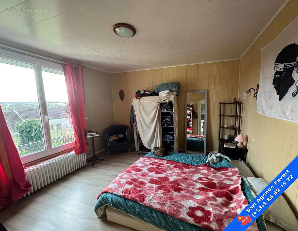 Maison à LA CELLE-SAINT-CYR