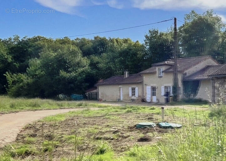 Autre à MIGNALOUX-BEAUVOIR