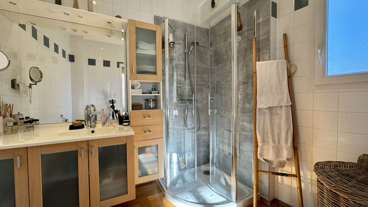 Commerce à SAINT-YORRE