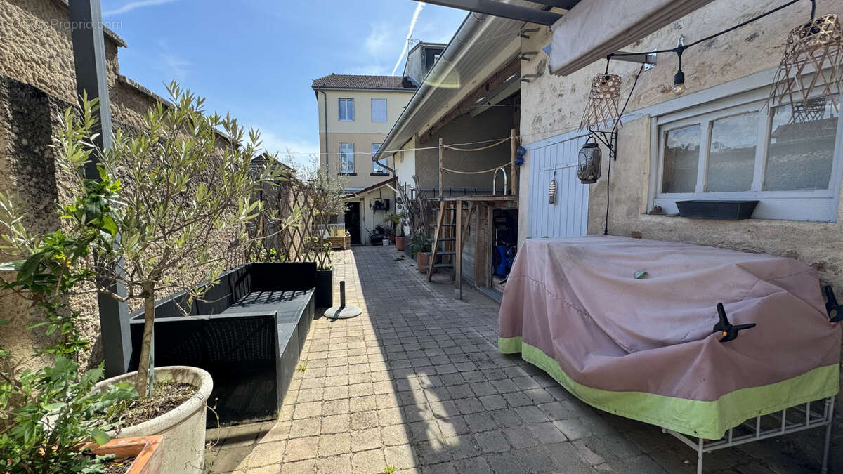 Commerce à SAINT-YORRE