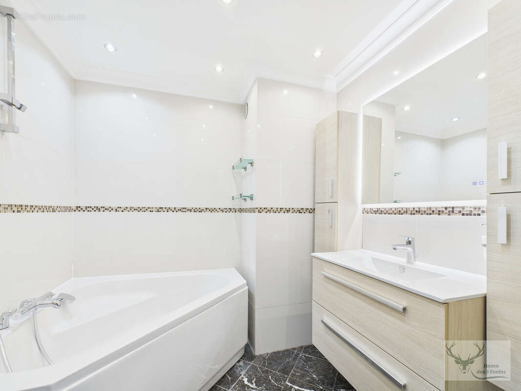 Appartement à COURBEVOIE