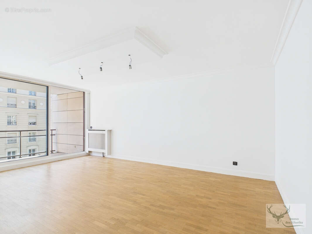 Appartement à COURBEVOIE