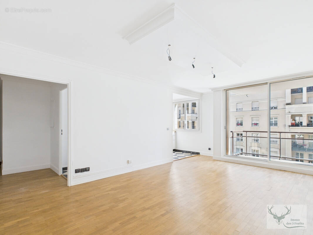 Appartement à COURBEVOIE