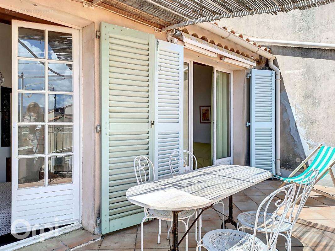 Appartement à LA CADIERE-D&#039;AZUR